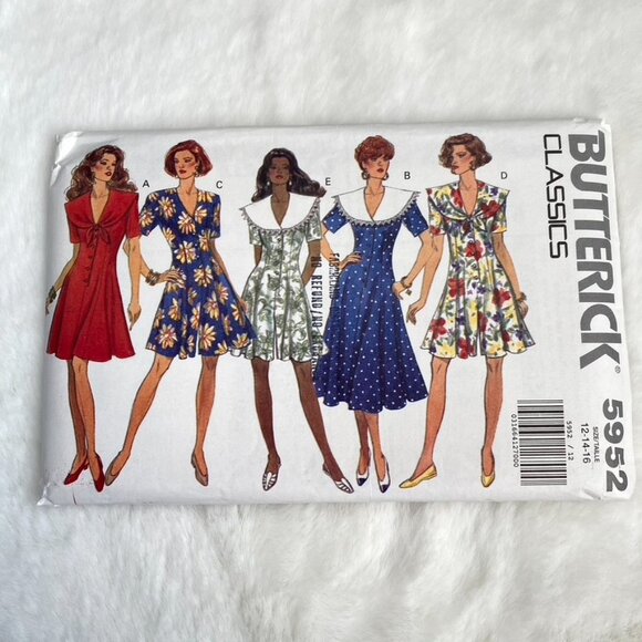 2 Butterick Classics Sewing Patterns - Picture 2 of 5